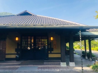 f1838ce0-ea40-4399-a57d-b0b6a773816e